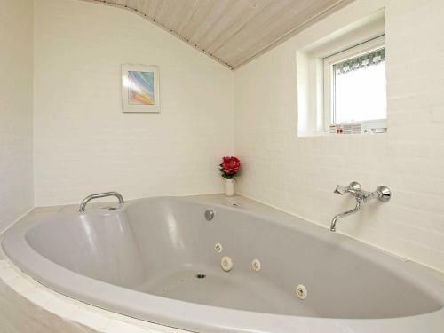 Three-bedroom Holiday Home In Bl�vand 87