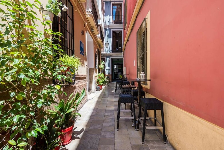 Feel Hostels City Center