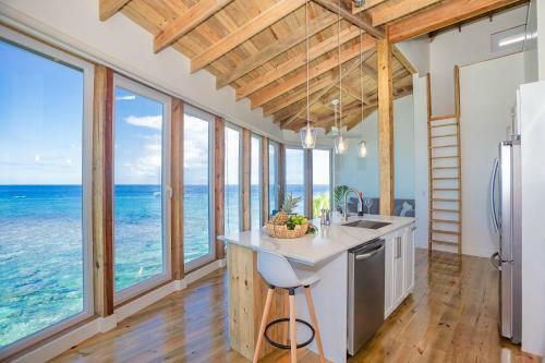 Awesome Over The Water Overlooking West End - Aire Agua Home