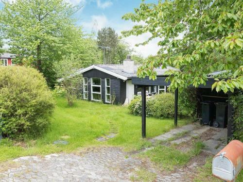 Holiday Home Dronningm�lle VI