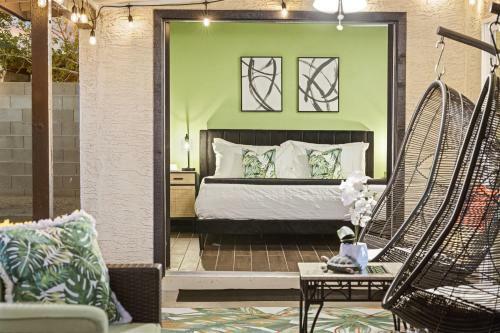Euphoria In Peoria! [heated Pool & Prime Location]