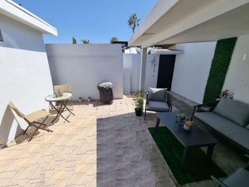 Downtown, Clean & Equiped 1-floor 3-bedroom House