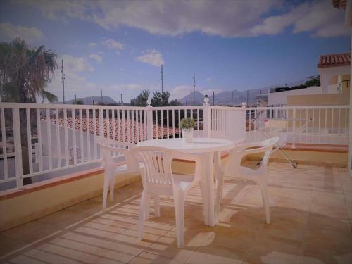 Laura Apartment In Arona & Pool