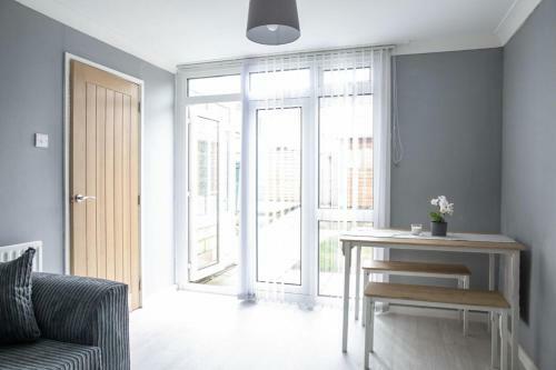 Cosy Modern And Contemporary Home Close To Centre