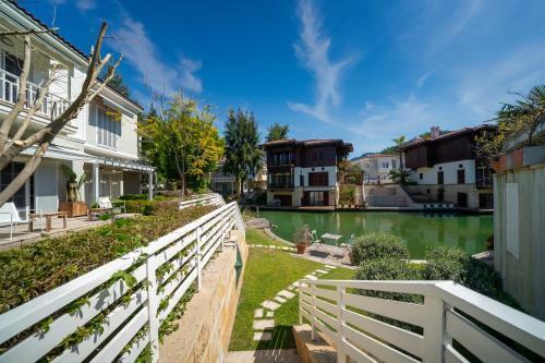Portville Canal Side Villas 66 (3br)