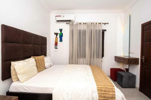 Pistbooking- Astonishing 3 Bedroom Apartment