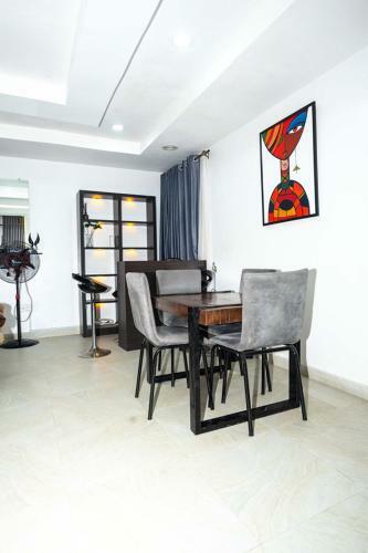 Pistbooking- Astonishing 3 Bedroom Apartment
