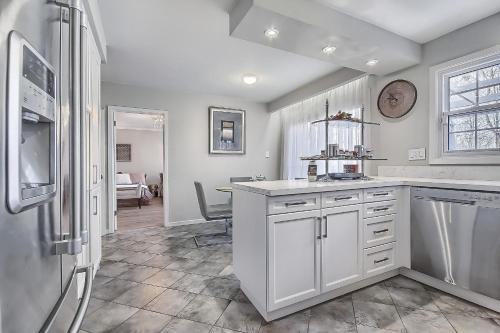 Spacious Vacation Home With Ravine