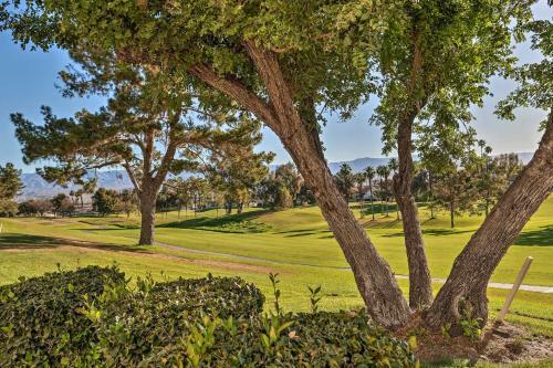 Palm Desert Townhome With Country Club Access!