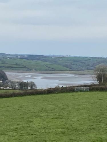 Beautiful 2 Bed Bungalow In Laugharne Situated