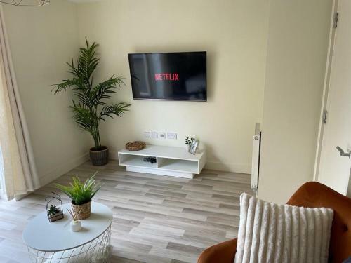 Stunning 3 Bedroom Home With Free Parking And Wifi