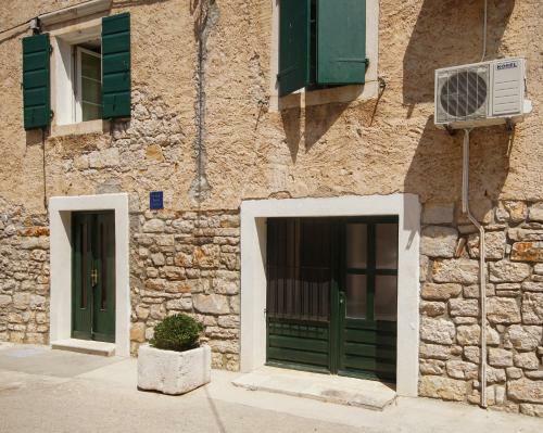 Apartment In Tisno