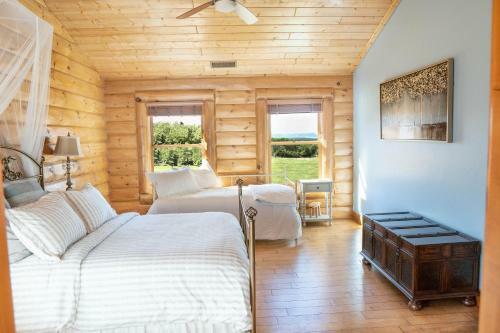 Spacious Luxury Log Home - 25 Min To Skiing, Boating And Trails!