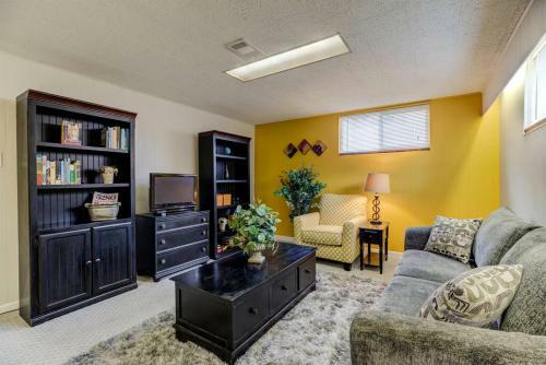Charming Garden Level Suite With Private Entrance