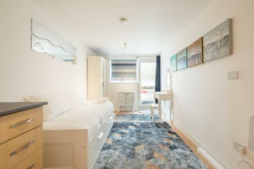 Apartamento Lovely Flat - Excellent Location & Free Parking!
