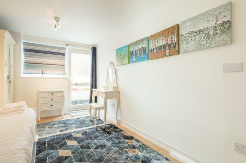 Apartamento Lovely Flat - Excellent Location & Free Parking!