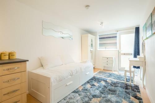 Apartamento Lovely Flat - Excellent Location & Free Parking!
