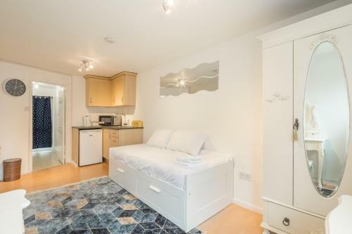 Apartamento Lovely Flat - Excellent Location & Free Parking!