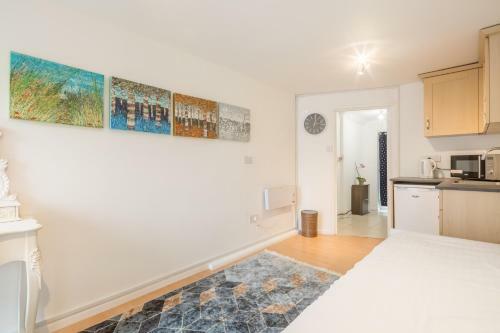 Apartamento Lovely Flat - Excellent Location & Free Parking!