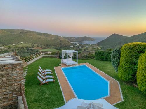 Andros: Luxurious Villa With Private Swimming Pool