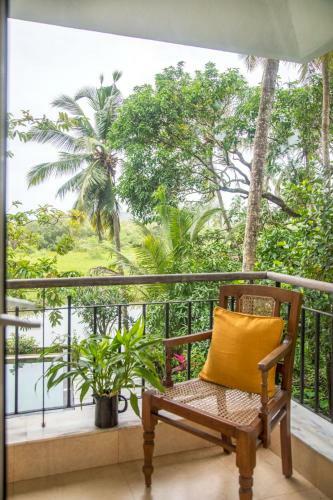 Villa Frangipani On The River