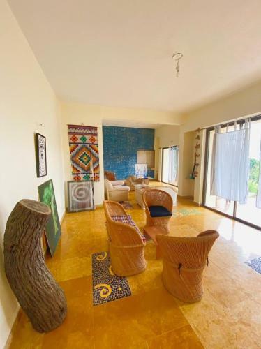 God's Abode : Entire Villa 7500 Sq Ft