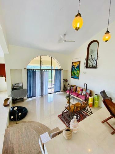 God's Abode : Entire Villa 7500 Sq Ft