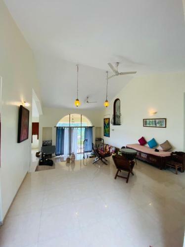 God's Abode : Entire Villa 7500 Sq Ft