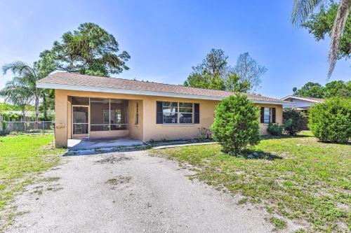 Sun-soaked Bradenton Home With Screened Porch!