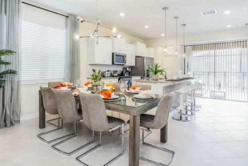 Fabulous Home With Pool At Solterra Resort St5501