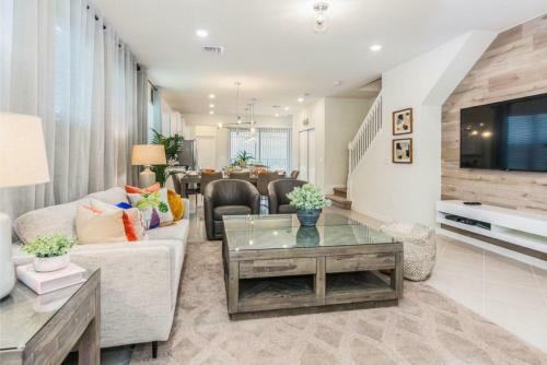Fabulous Home With Pool At Solterra Resort St5501
