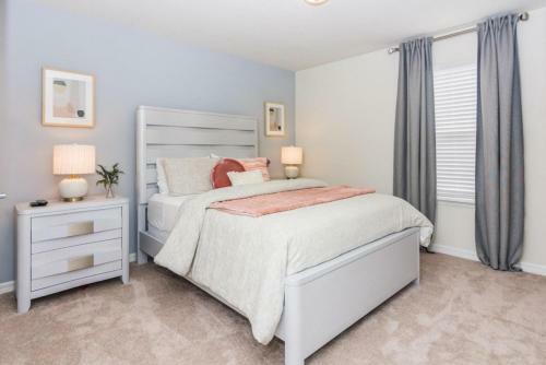 Fabulous Home With Pool At Solterra Resort St5501