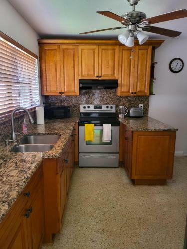 Adorable Private Apartment Free Parking Close To Beach