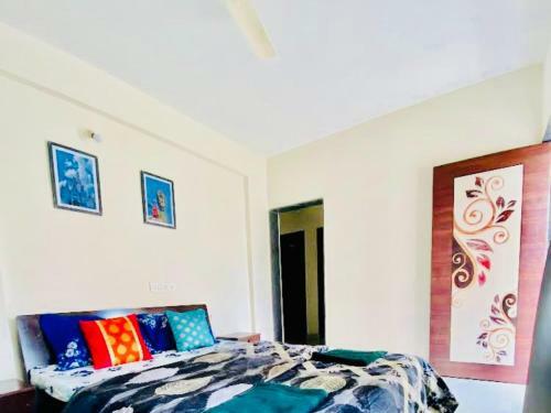 Oyo Home 87931 Jai Hanuman Apartment