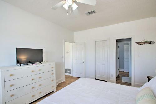 Pensacola Beach Home 1 Block To Beach Access