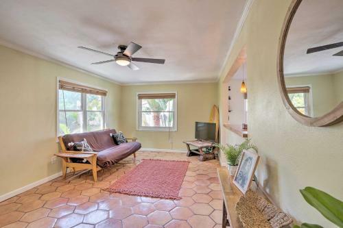 Bright St Petersburg Bungalow About 3 Mi To Beach