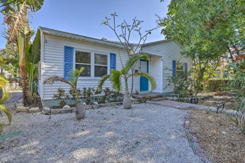 Bright St Petersburg Bungalow About 3 Mi To Beach