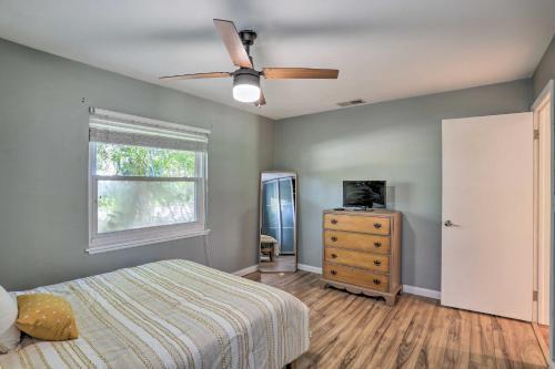 Bright St Petersburg Bungalow About 3 Mi To Beach
