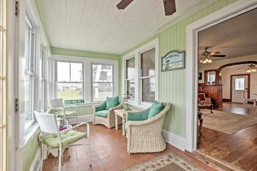 Coastal Getaway - Walk To St Augustine Beach!