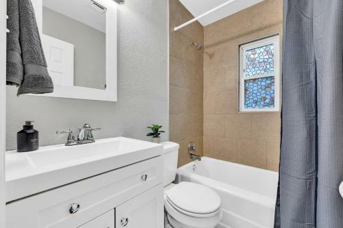 Reno'd 2 Bedroom, Less Than A Mile From Atl Zoo!