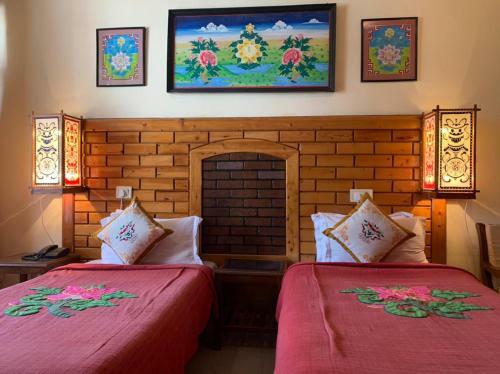 Auspiscious Him View Hotel