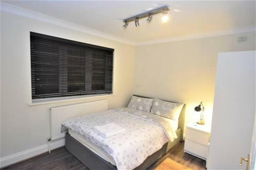 Luxury 5 Bedroom House With Free Parking On Site