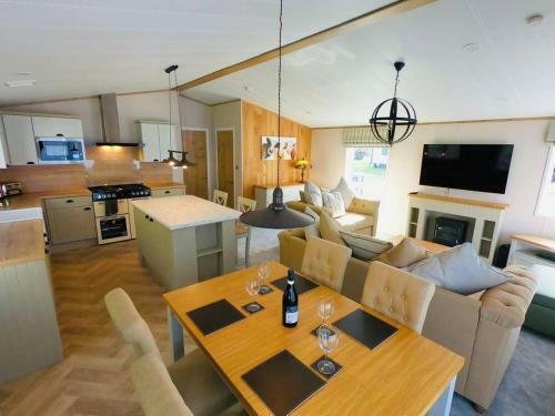 Luxury 2 Bedroom Lodge On Hoburne Devon Bay