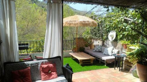 Captivating 1-bed Apartment In Pinos Genil