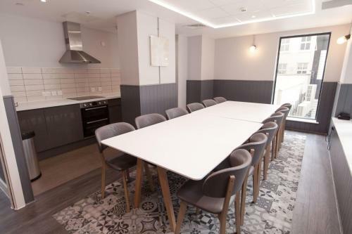 Stylish Student Studio Apartments - Collegiate Crown Place Portsmouth