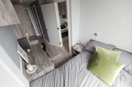 Stylish Student Studio Apartments - Collegiate Crown Place Portsmouth