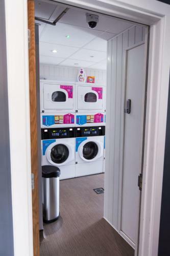 Stylish Student Studio Apartments - Collegiate Crown Place Portsmouth