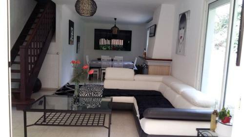 Grande Maison Avec Jardin Arbor�