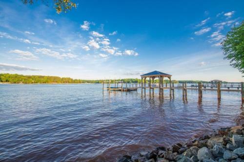 Southern Sunrise By Stay Lake Norman