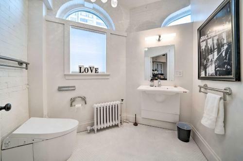 Lavish Columbus Villa With Gym, Spa And Speakeasy